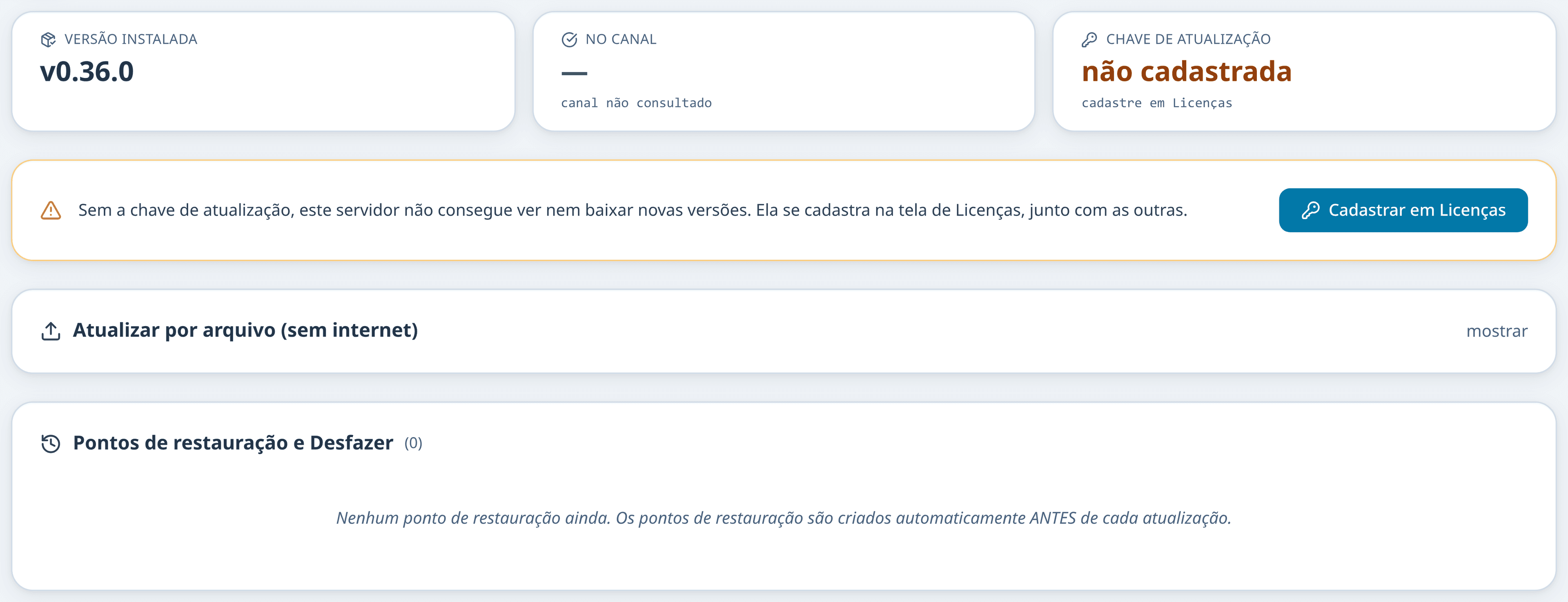 Tela de Atualizações sem a chave cadastrada: versão instalada, canal não consultado, chave não cadastrada e o aviso com o botão Cadastrar em Licenças