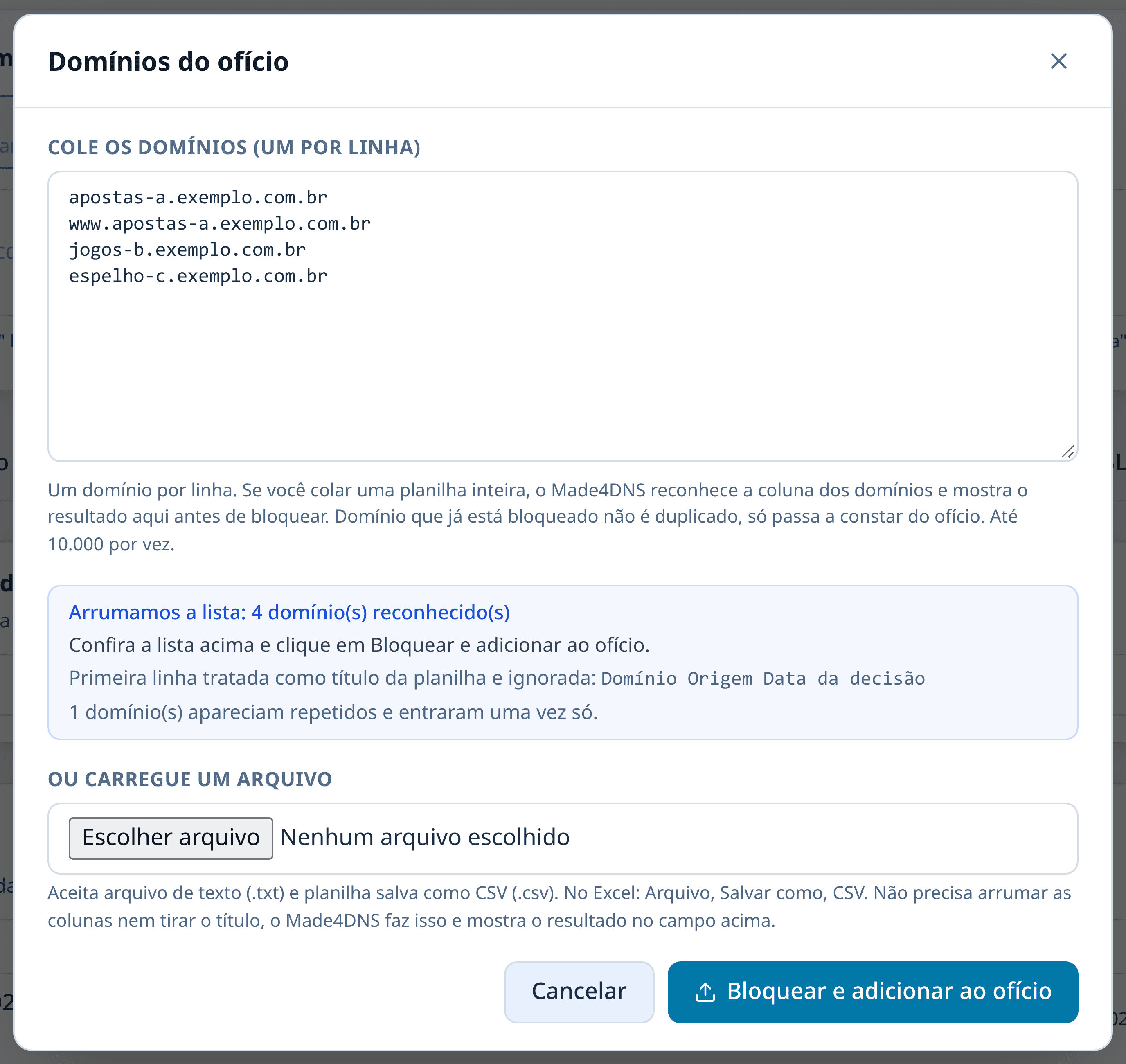 Janela de colar a lista de domínios do ofício, com o resultado de uma planilha colada: quatro domínios reconhecidos, o título ignorado e um repetido contado uma vez