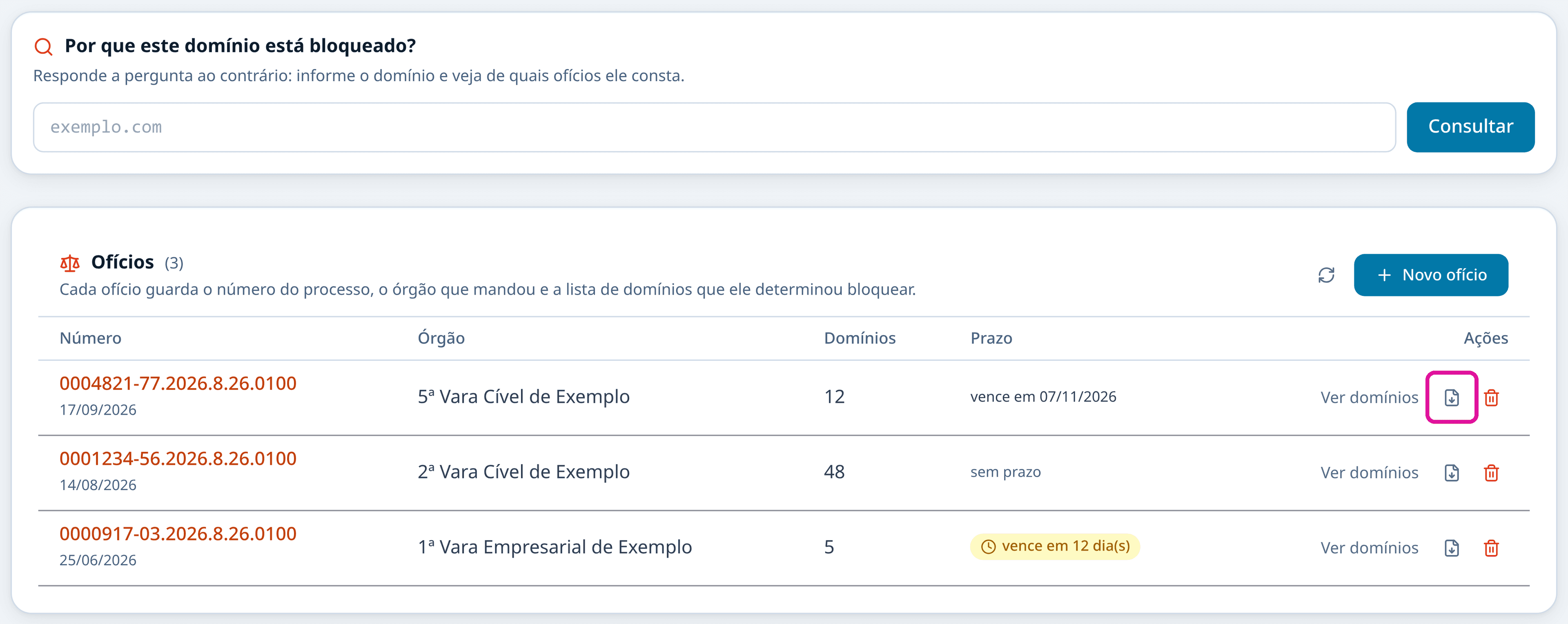 Aba de Ofícios judiciais com três ofícios, número do processo, órgão, domínios e prazo, e uma moldura magenta em volta do ícone de baixar o relatório